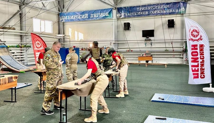 Соревнования «Сибирский легион»: перенос пострадавшего на носилках